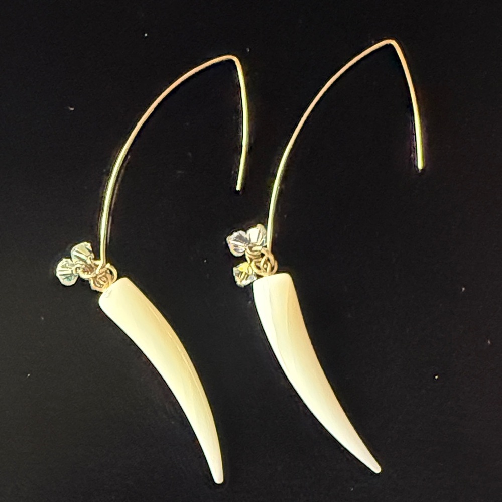 Mother of pearl Gold and that’s crystal Earrings